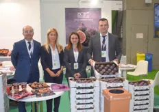 The team of Turkish exporter PerlaFruit. On the right is general manager Hamdi Taner. Taner had previously worked for a large Turkish exporter for years and decided to have a go at it for himself. They showcased their figs in Madrid.