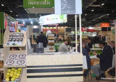 The SunBerry stand. The Polish traders deal in both apples and soft fruits
