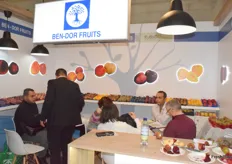 Busy at the Ben-Dor Fruits stand. The company develops varieties of stonefruit and topfruit