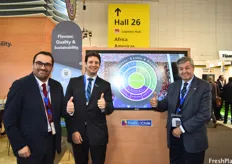 Charif Carvajal, Ignacio Caballero, and Ronald Brown of the Chilean Fruit Committee, showing the new sustainability-focused initiative.