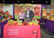 Dennis Jackson and Jason Fonfara of FirstFruits Marketing, with their broad apple range. The Opal is the company’s own apple variety, but they also work with other popular varieties such as the Cosmic Crisp.