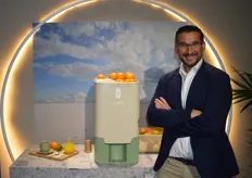 Zummo made a big impact with the various juicing machines. The Zummo orange juicing machine is now in the UK and the company brought along an apple juicer and a pineapples juicer. The Viva is a juicer for use in bakeries, coffee shops etc. Victor Ruis explains how the machine works.