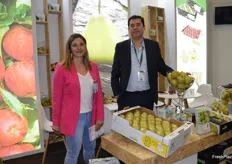 Natalina Pedro and Fillipe Silva with pears from LusoPera.